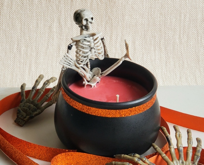 Spooky candle craft